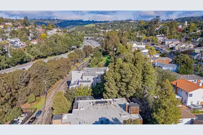 9716 Mountain Blvd, Oakland, CA 94605 - Photo 9