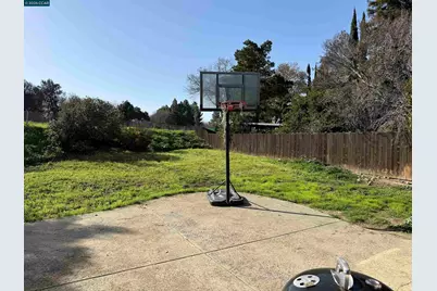 2132 Misty Ct, Pittsburg, CA 94565 - Photo 27