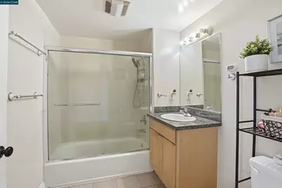 1515 14th Ave #305, Oakland, CA 94606 - Photo 11