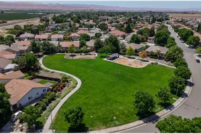 723 Ann Gabriel Ln, Tracy, CA 95377 - Photo 57