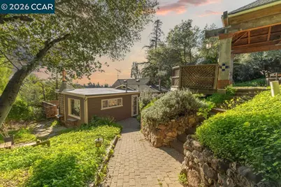7308 Altura Pl, Oakland, CA 94605 - Photo 31