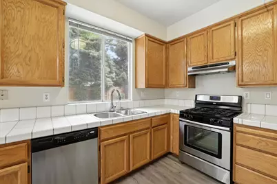 10169 Archley Ct, Elk Grove, CA 95624 - Photo 11