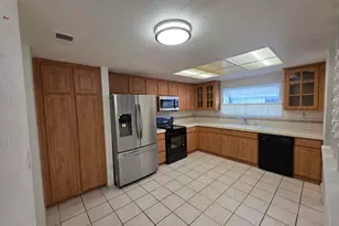 2581 El Portal Dr, San Pablo, CA 94806 - Photo 9