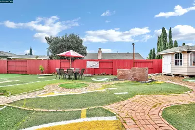 4126 Camelot Ct, Pittsburg, CA 94565 - Photo 35
