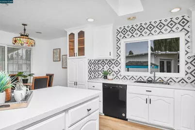 4126 Camelot Ct, Pittsburg, CA 94565 - Photo 7