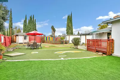 4126 Camelot Ct, Pittsburg, CA 94565 - Photo 37