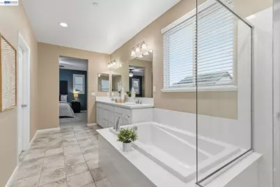 1703 Solano Court, Lathrop, CA 95330 - Photo 27