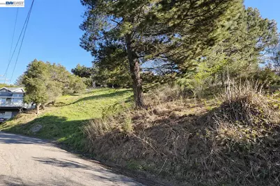 6842 Armour Dr, Oakland, CA 94611 - Photo 5