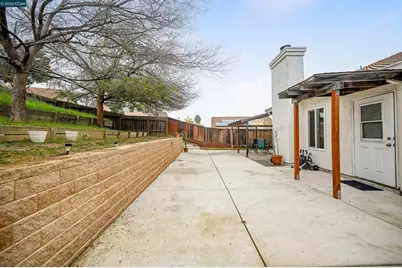 2241 Woodhill Dr, Pittsburg, CA 94565 - Photo 25