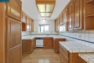 2075 Costa Ct, Pinole, CA 94564 - Photo 11