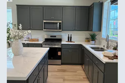 1476 Monument Ln, Fairfield, CA 94533 - Photo 5