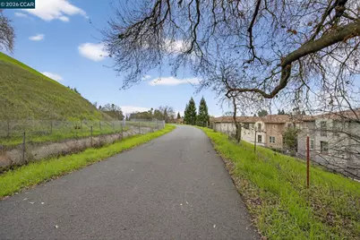 1509 Trailside Circle, Concord, CA 94518 - Photo 35