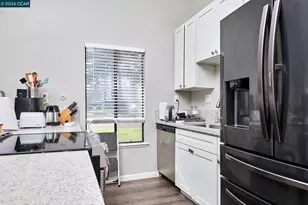 2489 American River Dr, Sacramento, CA 95825 - Photo 41