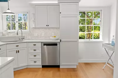 5450 Ascot Drive, Oakland, CA 94611 - Photo 25