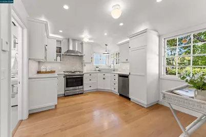 5450 Ascot Drive, Oakland, CA 94611 - Photo 17