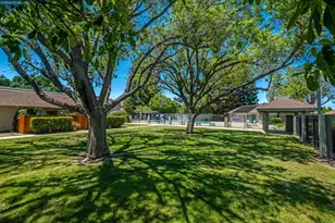 825 Oak Grove Rd, Concord, CA 94518 - Photo 23