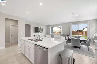 1605 Radiance Ln, Modesto, CA 95356 - Photo 9