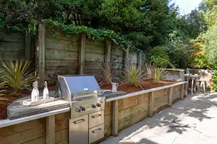 165 Cross Rd, Oakland, CA 94618 - Photo 29