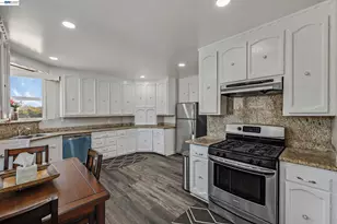 5707 Carberry Ave, Oakland, CA 94609 - Photo 11