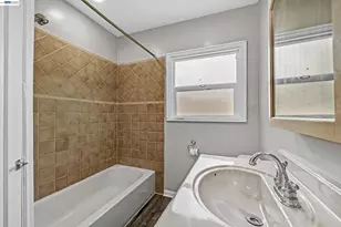 5707 Carberry Ave, Oakland, CA 94609 - Photo 19