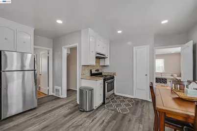 5707 Carberry Ave, Oakland, CA 94609 - Photo 13