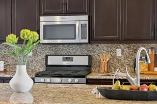 6466 Bayview Dr, Oakland, CA 94605 - Photo 19