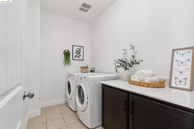 6466 Bayview Dr, Oakland, CA 94605 - Photo 47