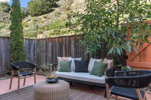 6466 Bayview Dr, Oakland, CA 94605 - Photo 23