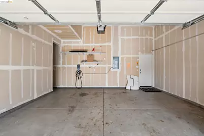 6466 Bayview Dr, Oakland, CA 94605 - Photo 49