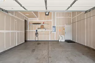 6466 Bayview Dr, Oakland, CA 94605 - Photo 49