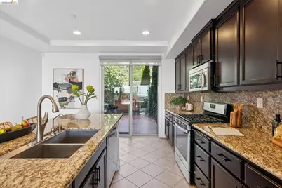 6466 Bayview Dr, Oakland, CA 94605 - Photo 17