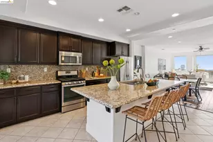 6466 Bayview Dr, Oakland, CA 94605 - Photo 15