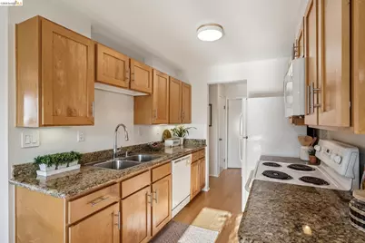 20 Marina Lakes Dr, Richmond, CA 94804 - Photo 17