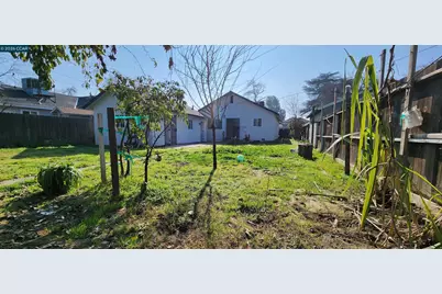 308 Vine St, Modesto, CA 95351 - Photo 43