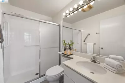 3009 Triumph Dr, Alameda, CA 94501 - Photo 17