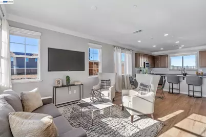 1492 Monument Ln, Fairfield, CA 94533 - Photo 3