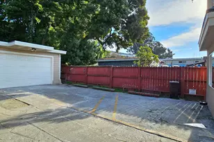 2076 Harrington Ave, Oakland, CA 94601 - Photo 23