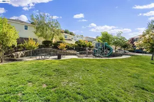 663 Falling Star Dr, Martinez, CA 94553 - Photo 31