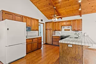 18153 Plymouth Dr, Castro Valley, CA 94546 - Photo 15