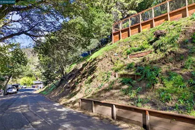 6030 Girvin Dr, Oakland, CA 94611 - Photo 45