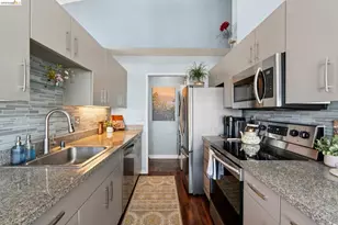 184 Schooner Ct, Richmond, CA 94804 - Photo 11