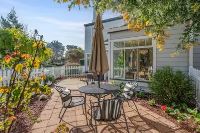 319 Commodore Dr, Richmond, CA 94804 - Photo 9