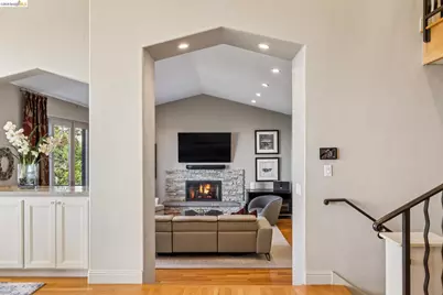 1426 Grand View Dr, Berkeley, CA 94705 - Photo 17