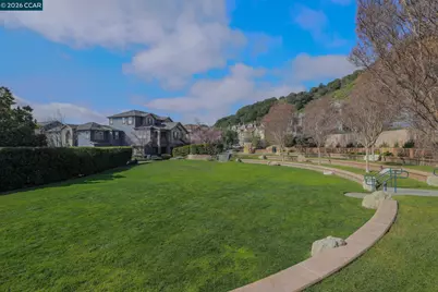 6415 Blue Rock Ct, Oakland, CA 94605 - Photo 31