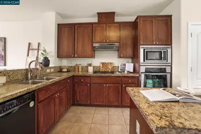 6415 Blue Rock Ct, Oakland, CA 94605 - Photo 17