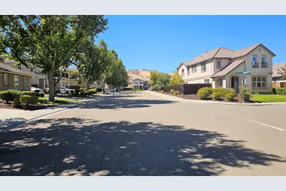 9489 California Oak Cir, Patterson, CA 95363 - Photo 5