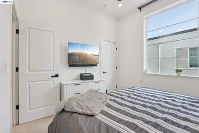 2870 Derbyline Ln, Alameda, CA 94501 - Photo 17