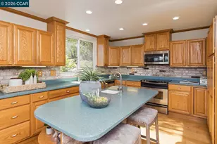 1087 Hillside Dr, Martinez, CA 94553 - Photo 7