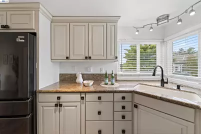 137 Parfait Ln, Alameda, CA 94502 - Photo 23