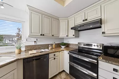 137 Parfait Ln, Alameda, CA 94502 - Photo 21